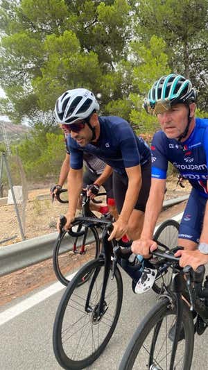 Robert, en su grupeta ciclista.  Relevo