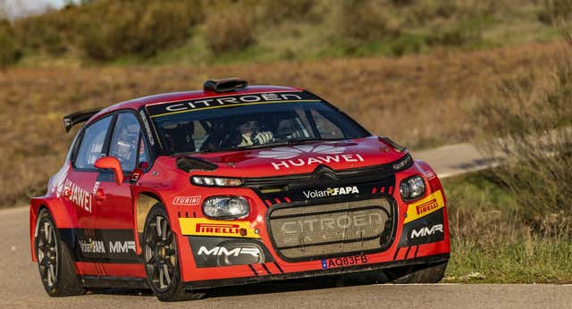 El primer Chat Relevo del mundo motor invita a un premiado de copiloto en un Citroën C3 Rally2
