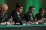 Sube la tensión en la Junta del Betis, Haro reprende a la oposición e insiste: «No vamos a vender»