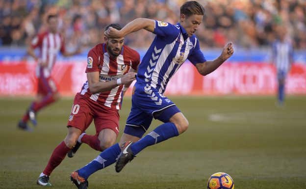 Marcos Llorente, con el Alavés, durante un partido ante el Atlético.