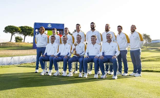 Hovland junto a Rahm en el equipo europeo de la Ryder. AFP
