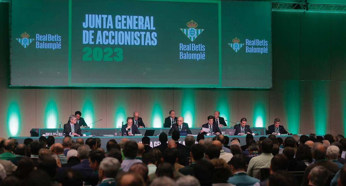 Panorámica de la Junta de accionistas del Betis./ABC