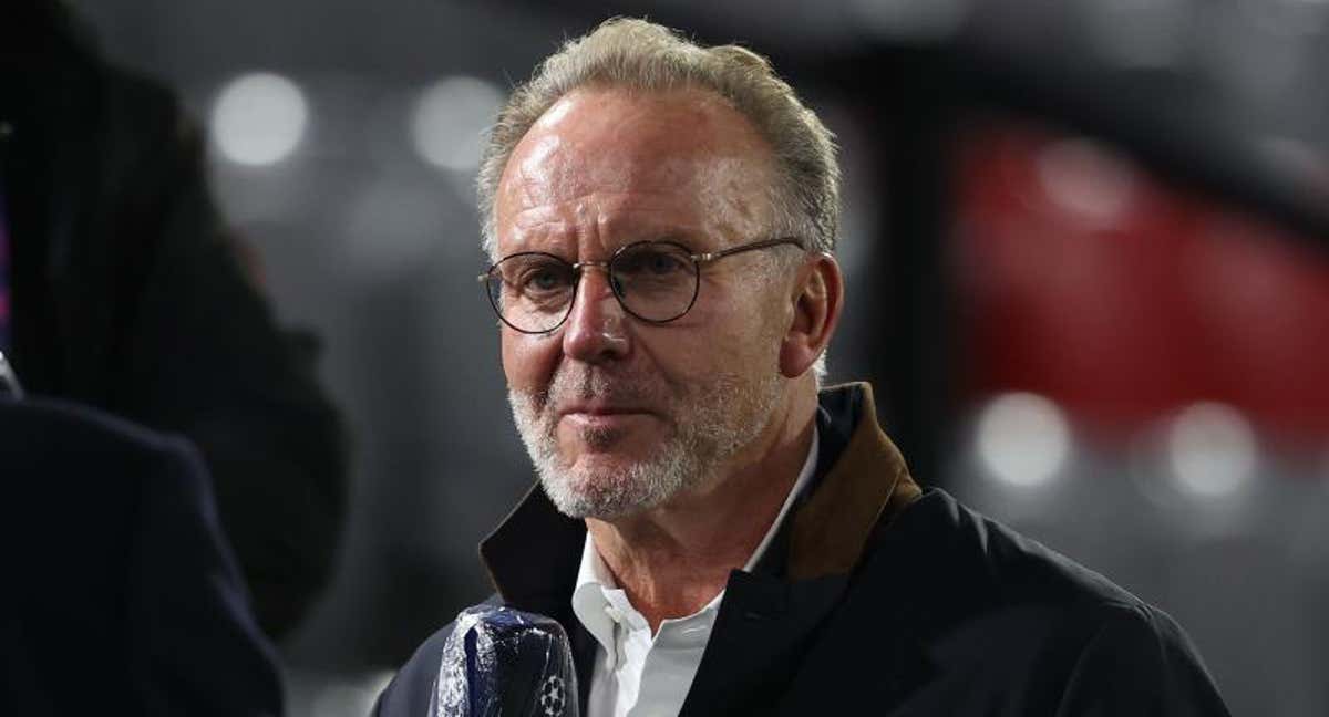 Karl Rummenigge ante los micrófonos de la Champions League.