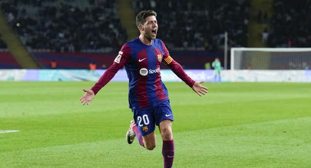 Sergi Roberto evita un drama para Xavi en otro partido gris del Barça