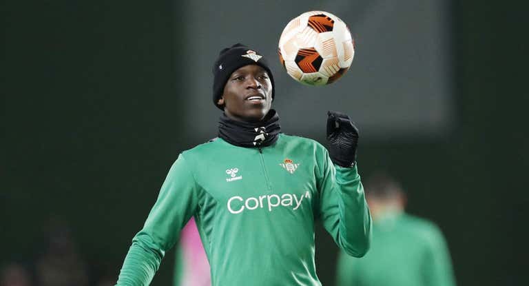 Luiz Henriquez, en la previa de un partido del Betis.