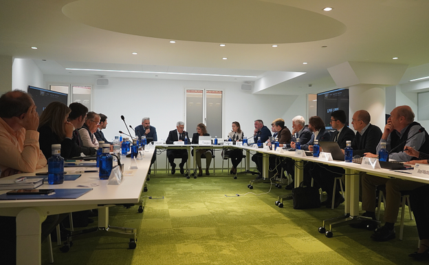 Pedro Rocha, presidente interino de la RFEF, asiste a una de las Asambleas de clubes de la Liga F.  LIGA F