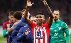 Reinildo vuelve para irse a una Copa África que molesta a Simeone