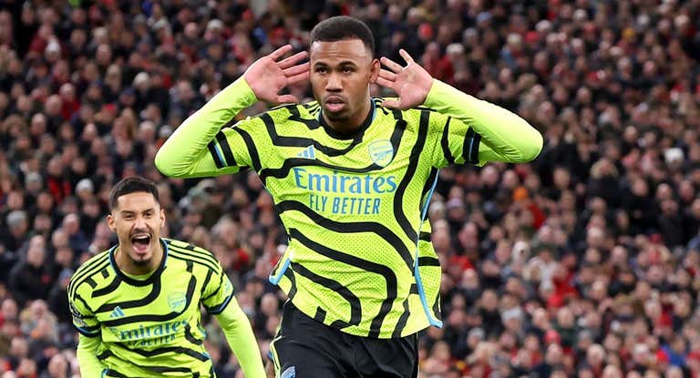 Gabriel celebra su gol al Liverpool.