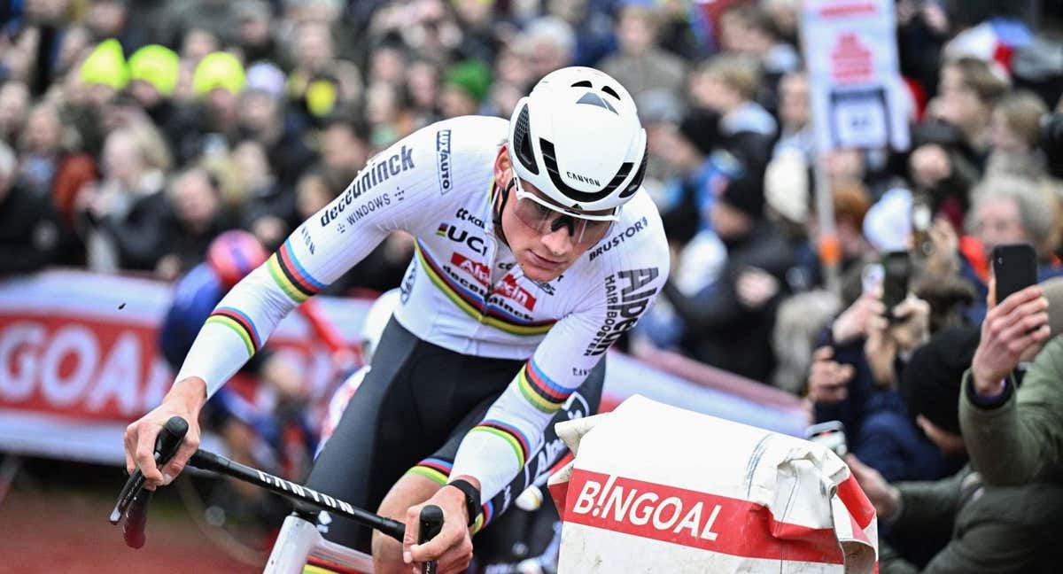 Van der Poel, en la novena prueba de la Copa del Mundo de ciclocros./AFP