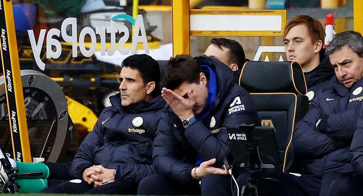 Pochettino se lamenta en el banquillo. /REUTERS