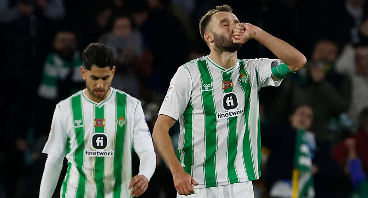 Pezzella salvó un punto para el Betis ante el Girona./EFE/Julio Muñoz