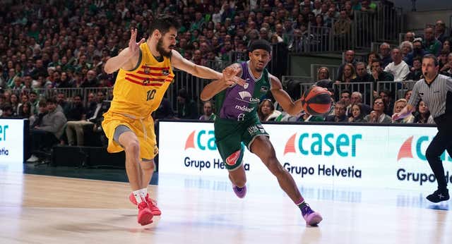 El Unicaja de Ibon Navarro da un golpe sobre la mesa y deja más tocado todavía al Barça