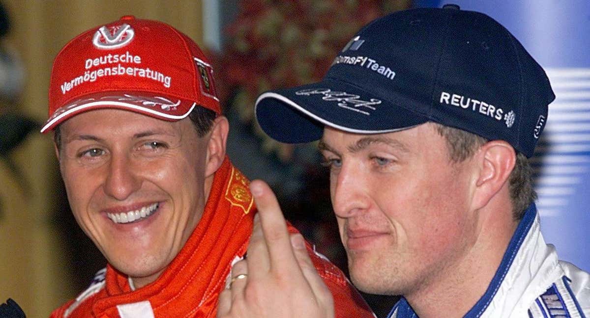 Michael y Ralf Schumacher comparten rueda de prensa en 2001./GERO BRELOER