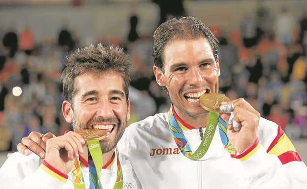 López y Nadal con la medalla conquistada en Río. Efe