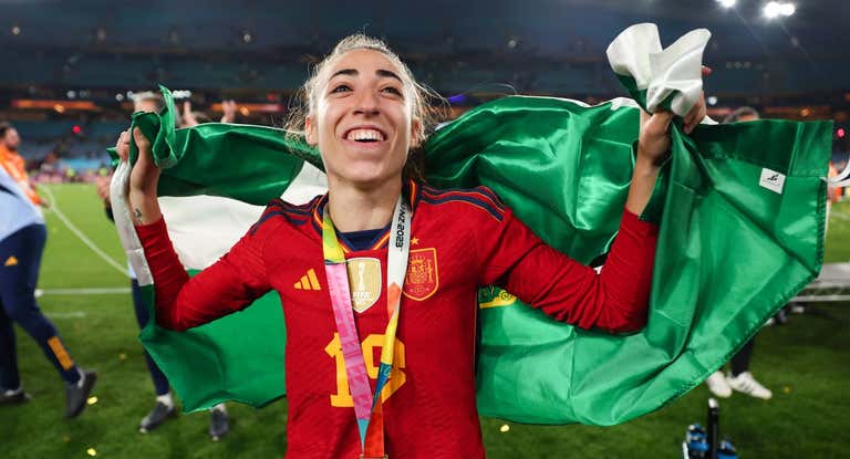 Olga Carmona celebra el primer Mundial en la historia del fútbol femenino español.