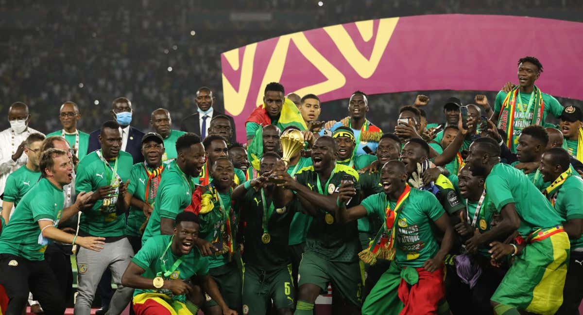 Senegal celebra su primera Copa África en 2021./Getty