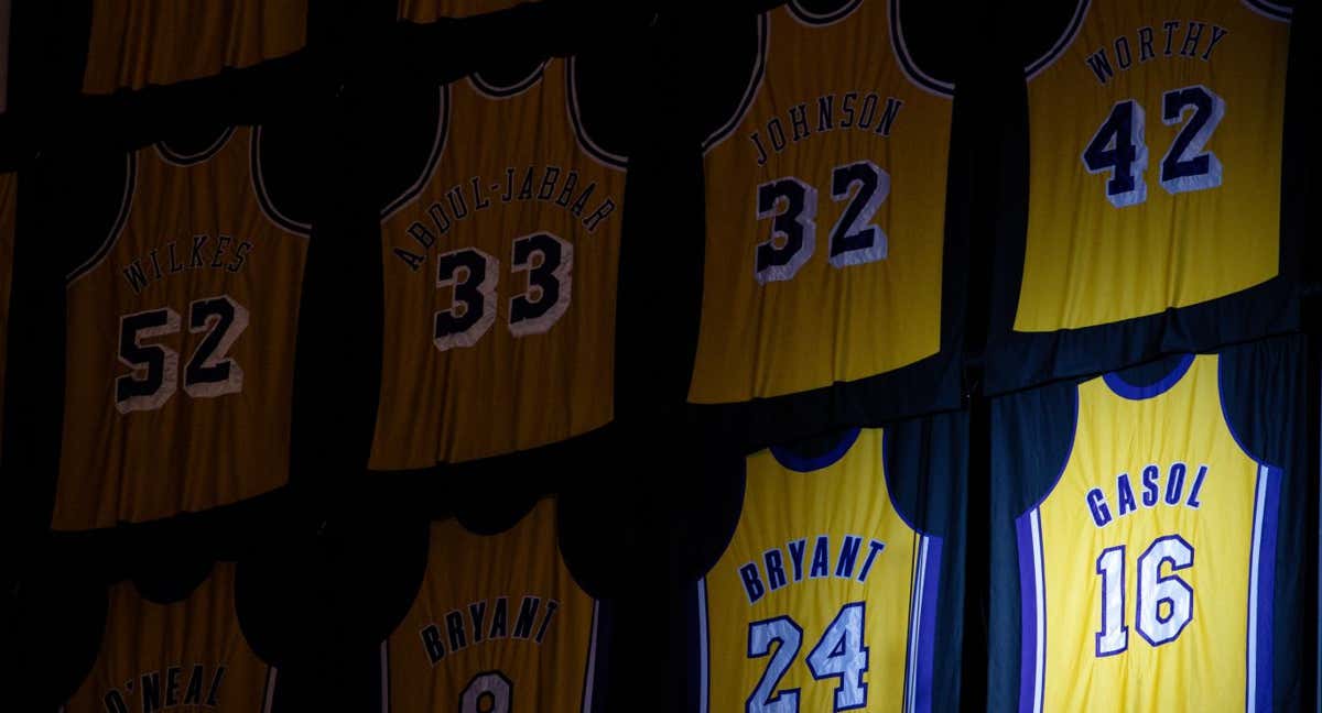 Los Lakers retiraron el #16 de Pau Gasol.