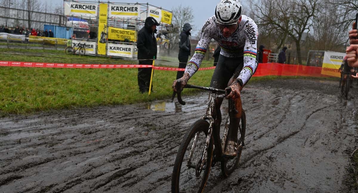 Van der Poel sigue su dominio en el ciclocross./ALPECIN-DECEUNINCK