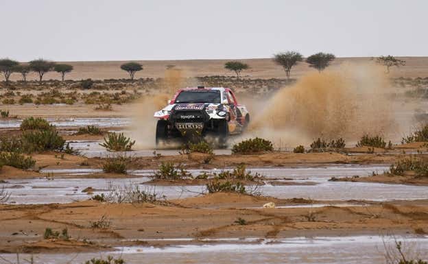 Nasser Al Attiyah y Mathieu Baumel, en una etapa del Dakar 2023.   A.S.O./E.Vargiolu/DPPI