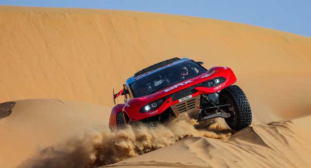 Los últimos cambios en el reglamento aprietan la batalla total por el Dakar entre Audi, Toyota y Prodrive