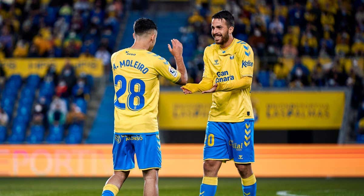 Alberto Moleiro y Kirian Rodríguez, en un partido de Las Palmas. /Getty