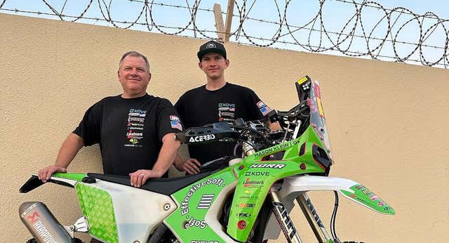 La primera odisea del Dakar: 4.000 km por carretera para recuperar la moto del piloto revelación de 2023 de la aduana