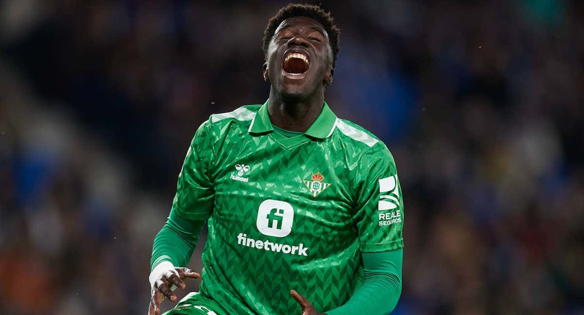 Assane Diao celebra un gol con el Betis.