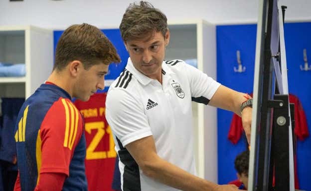 Santi Denia, con Pablo Torre.  RFEF