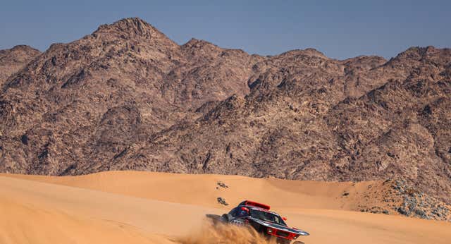 Guerra estratégica en la Prólogo: un top 10 de locura, victoria de Ekström y truco de Sainz y Al Attiyah
