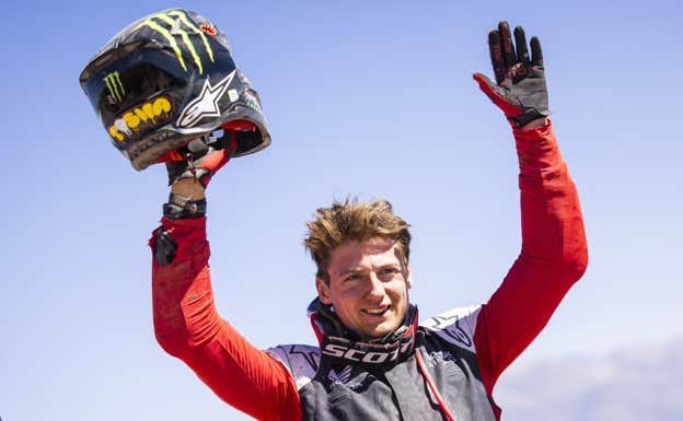 Tosha Schareina, tras ganar el Desafió Ruta 40 en Argentina.  Honda