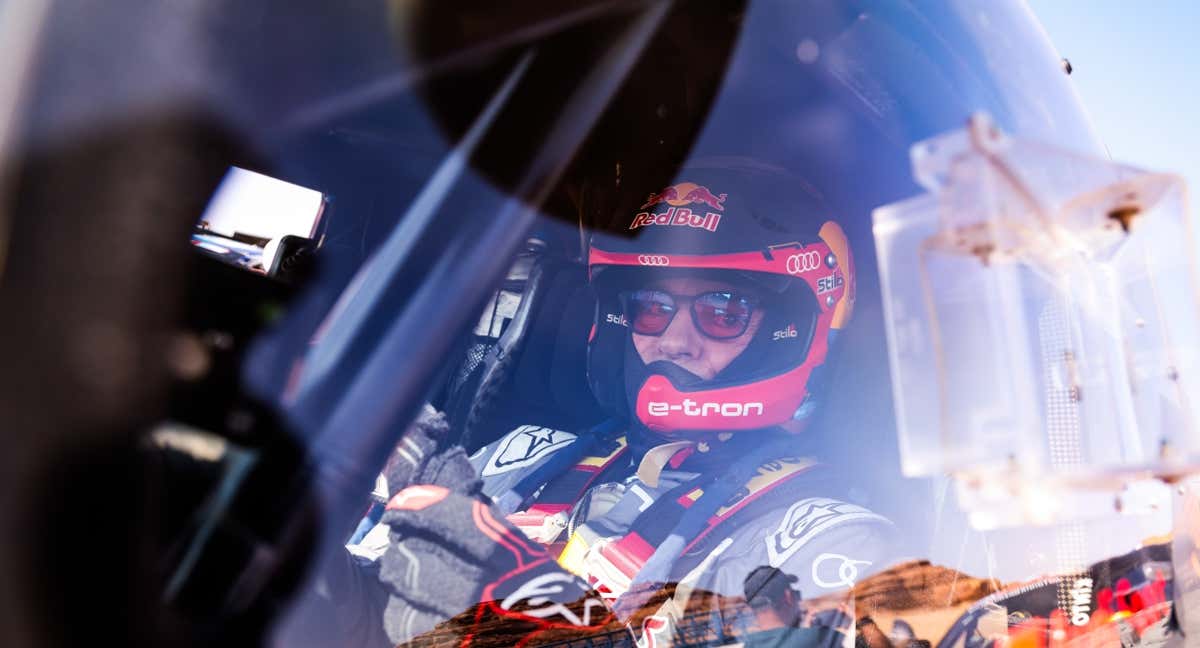 Carlos Sainz mantiene la calma tras su golpe encima de la mesa: “Esto acaba de empezar”