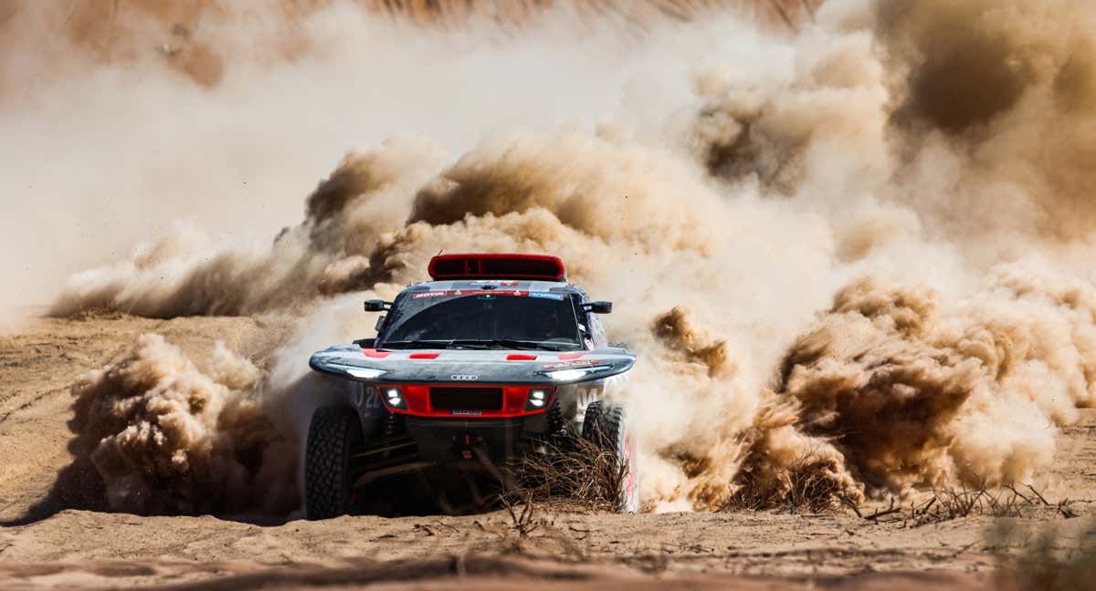 Carlos Sainz y Lucas Cruz, durante el Rally Dakar 2024. /Audi Sport