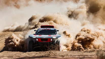 carlos-sainz-lucas-cruz-dakar-2024-RND1FRhMZdL9NbK101BDAnN-1200x648@Relevo.jpg