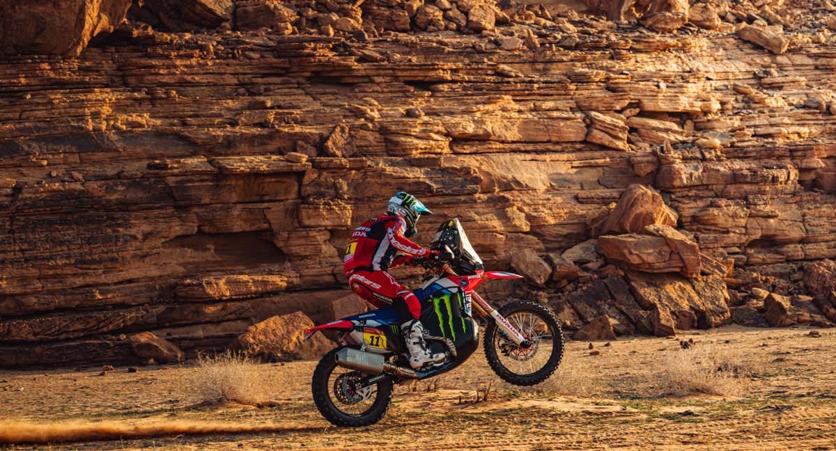 Nacho Cornejo, sobre la Honda, en el Rally Dakar 2024.