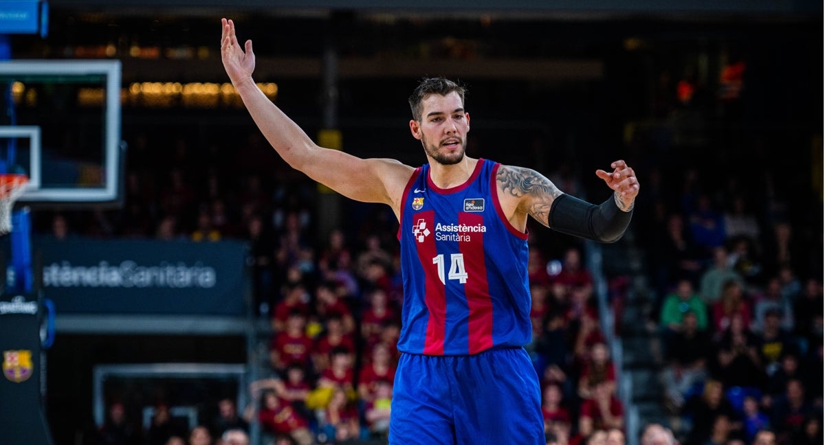 Willy Hernangómez reclama una acción durante el partido frente al Monbus Obradoiro