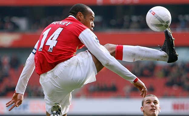 Henry durante un partido con el Arsenal.  REUTERS