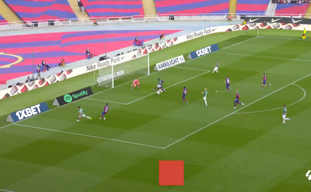 El gol de Samu Omorodion con el Alavés teniendo hasta tres jugadores en área rival.  WYSCOUT