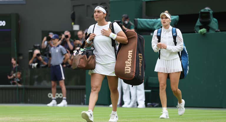 Ons Jabeur salta a la pista para disputar su segunda final de Wimbledon consecutiva.