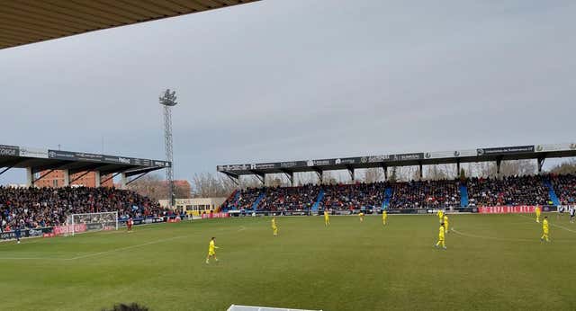 Cuando coinciden los buses del cole y el Villarreal, hay entradas gratis y haces pellas por tu equipo