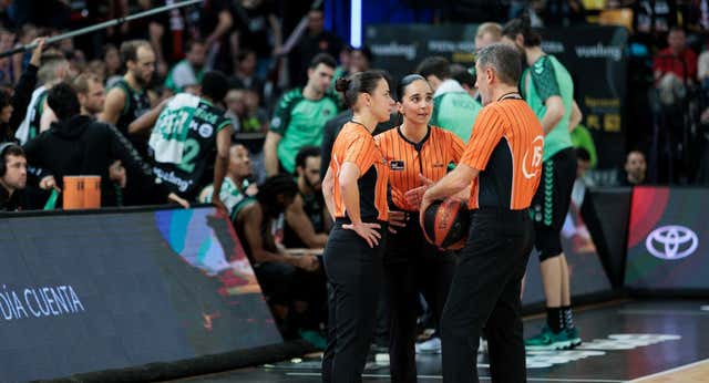 La pareja de árbitras ACB no se conforma con España: «Aquí nos sentimos apoyadas, pero esto es como una pirámide»