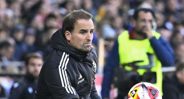 Jagoba Arrasate defiende a Xavi: «Estar en ese banquillo es un foco continuo, se merece un respeto»