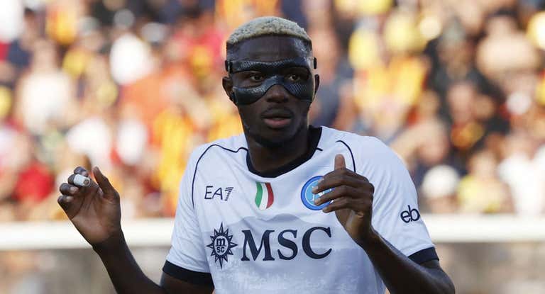 Victor Osimhen en el encuentro a domicilio frente al Lecce.