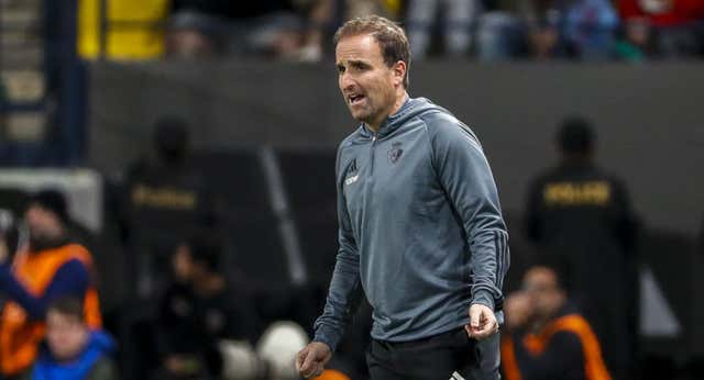 Osasuna clama por una falta previa al 1-0: ‘Al revés no la pitaban’, ‘esto está hecho para que jueguen Madrid y Barça’…