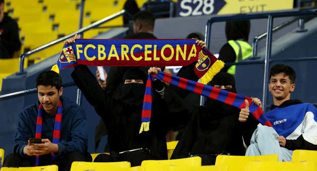 La afición de Riad no llena y se acuerda de Messi en el estadio de Cristiano