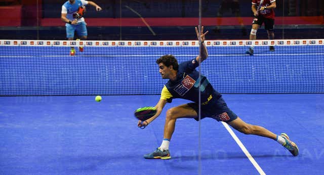 Cómo influye el tipo de pista y suelo en la técnica del pádel