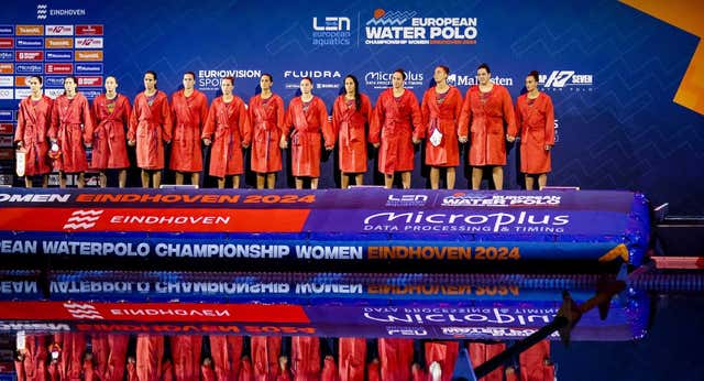 Las ‘Guerreras del agua’ se conjuran para el ‘Tulipanazo’: “Somos un bloque”