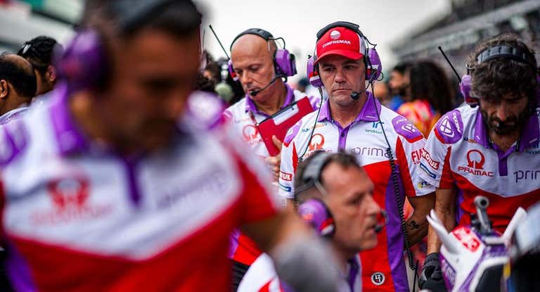 Fonsi Nieto, en la parrilla de salida de una carrera del Mundial de Motogp.