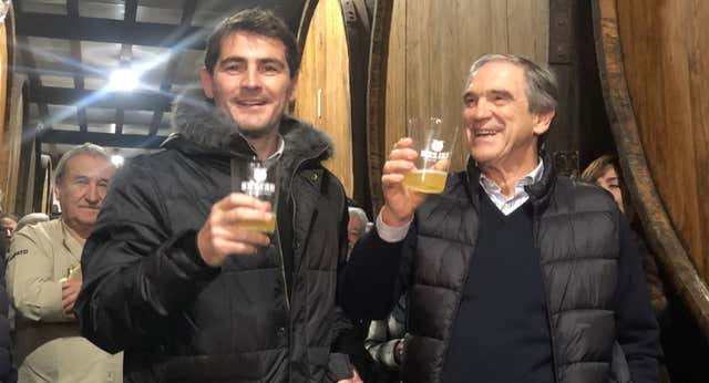 Luis Arconada e Iker Casillas: un brindis entre leyendas