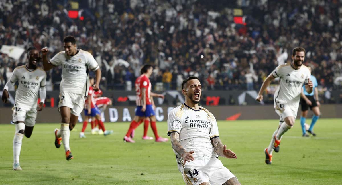 Joselu celebra con sus compañeros uno de los goles de la gran victoria del Real Madrid frente al Atleti en la Supercopa 2024. /REUTERS