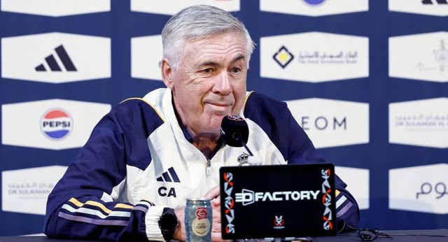 Ancelotti no se aclara con la portería: «Siento que no puedo elegir un titular y un sustituto»